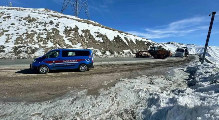 1 kişinin hayatını kaybettiği çığ bölgesinde kontrollü patlatma