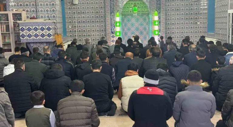 Başkale’de Ramazan ayının ilk teravih namazı kılındı