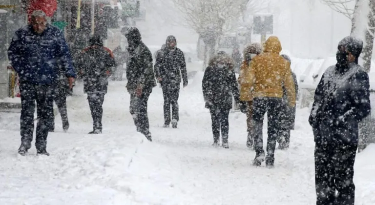 Bu saatlere dikkat! Van’a kar geliyor