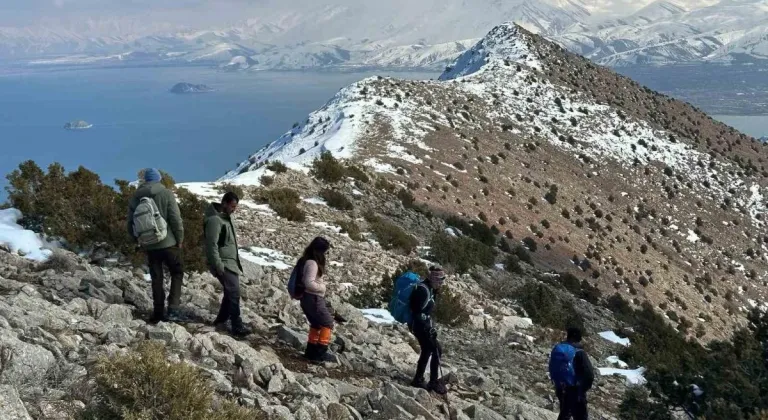 Dağcılardan Van Gölü turu