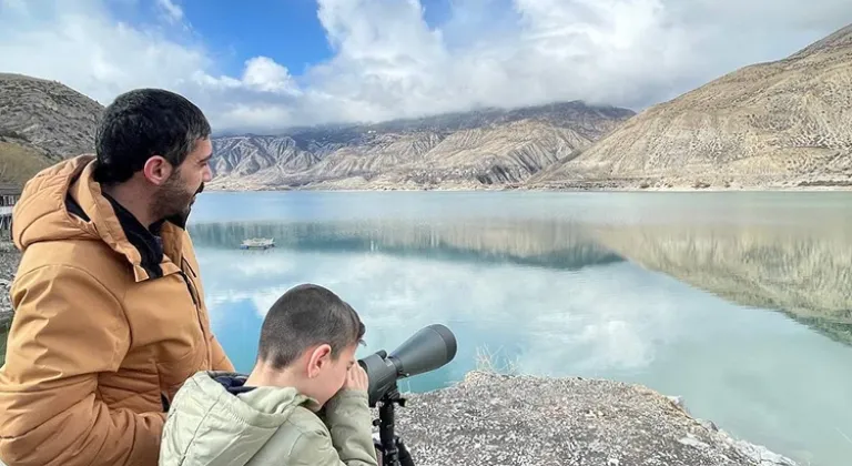 Erzurum'da ilkokul öğrencileri Tortum Gölü'nde kuş gözlemi yaptı