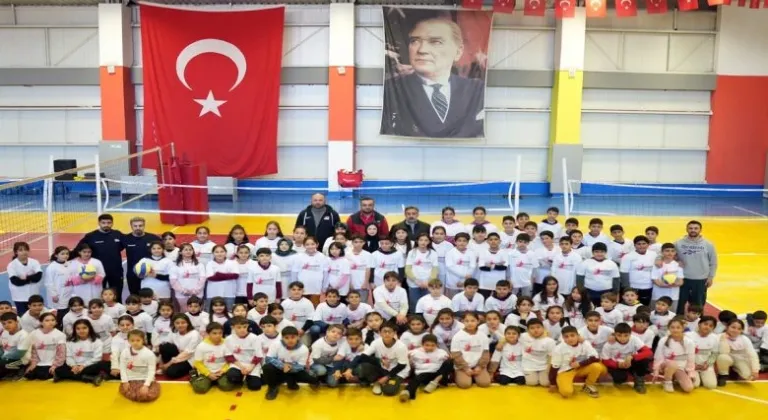 Fabrika Voleybol Erciş’te Kapılarını Açtı