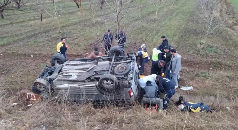 Malatya’da tekeri patlayan otomobil şarampole uçtu: 8 yaralı