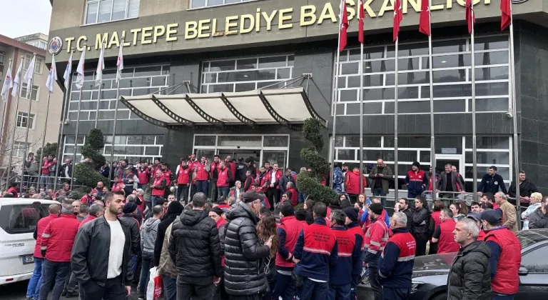 Maltepe’de maaşını az bulan belediye işçileri eylem yaptı