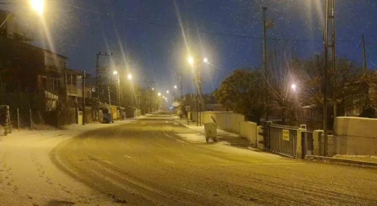 Van'da Kar Yağışı Okulları Bir Gün Süreyle Tatil Ettirdi