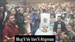 Bir Düğünde Van Muradiyeli Şervan Zana Ve Muş Malazgirtli Turan Şen Kardeşlerimizin Kürtçe Atışması